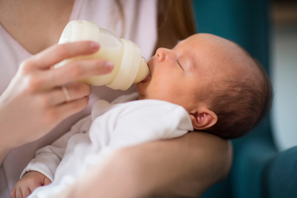 Infants bottle feeding