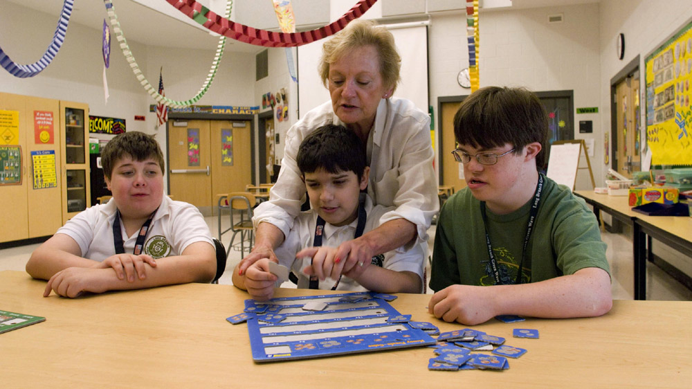 How to help autistic child in classroom