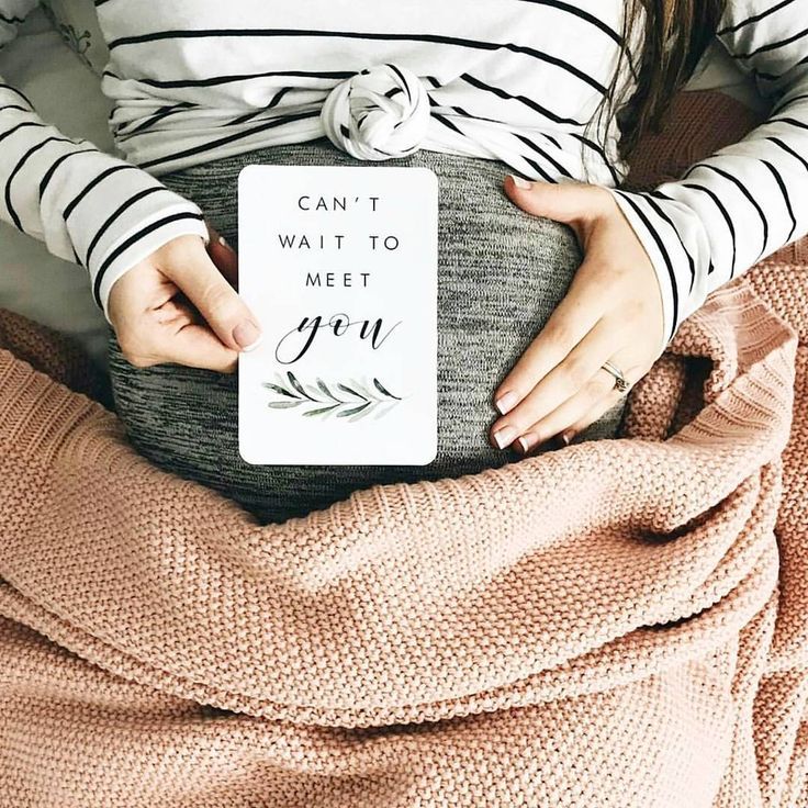 When to announce pregnancy on social media