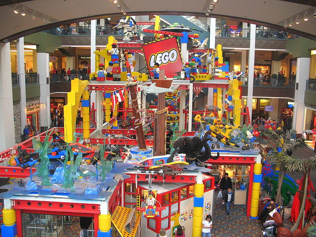 How is child thrown from mall of america