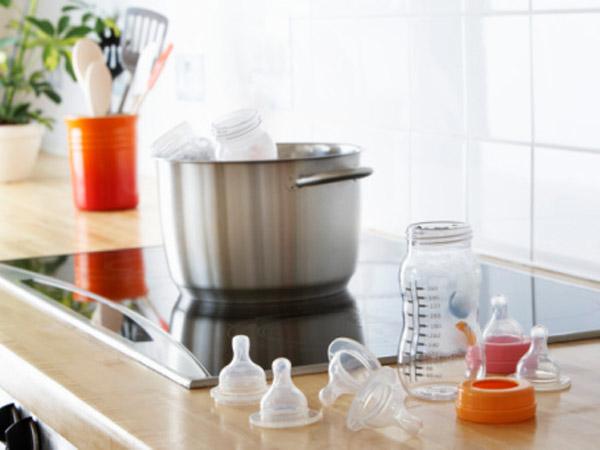 Sterilizing bottles with boiling water