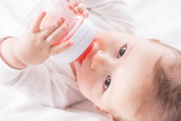 Can newborns drink water for hiccups