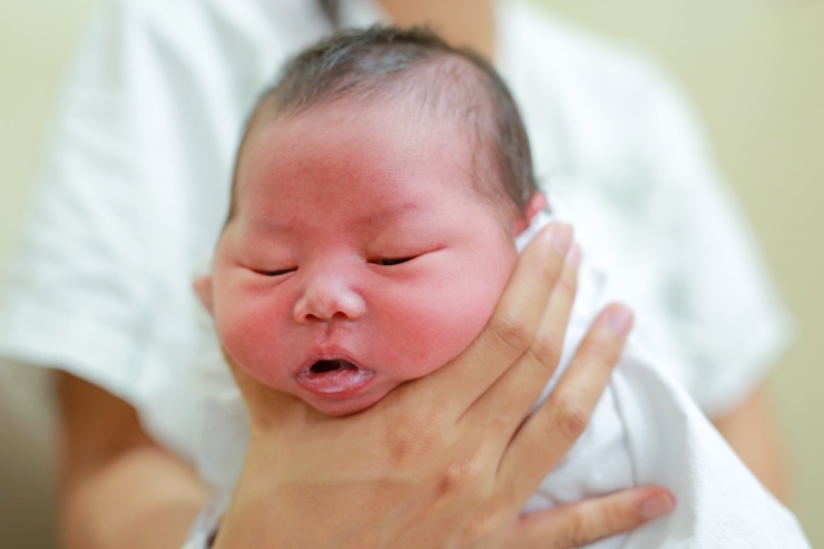 Newborn throws up after feeding