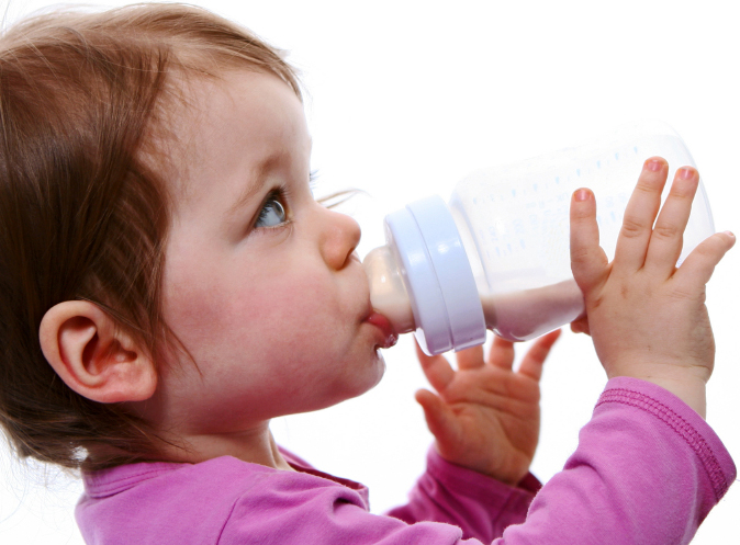 Infants bottle feeding